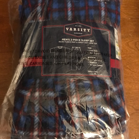 Varsity men's 2-piece sleep set NWT - Picture 2 of 2